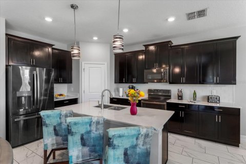 House in Four Corners, Florida 6 bedrooms, 358.42 sq.m. № 2116426 - photo 14