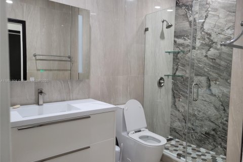 House in Miami Lakes, Florida 3 bedrooms, 205.69 sq.m. № 1943897 - photo 7