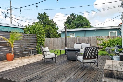 House in Miami, Florida 3 bedrooms, 153.94 sq.m. № 2003045 - photo 6