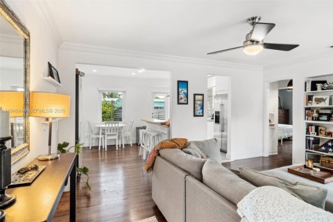 House in Miami, Florida 3 bedrooms, 153.94 sq.m. № 2003045 - photo 2