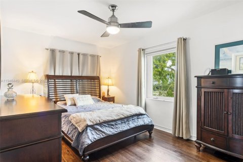 House in Miami, Florida 3 bedrooms, 153.94 sq.m. № 2003045 - photo 13