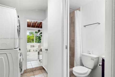 House in Miami, Florida 3 bedrooms, 153.94 sq.m. № 2003045 - photo 14