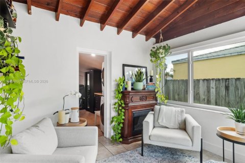 House in Miami, Florida 3 bedrooms, 153.94 sq.m. № 2003045 - photo 10