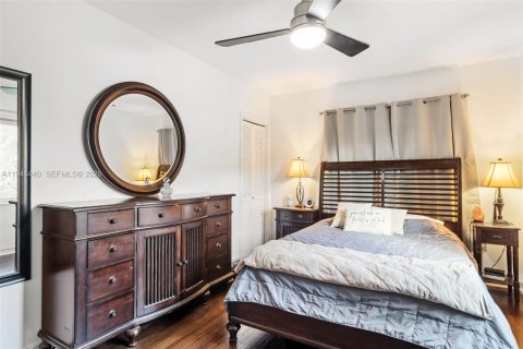 House in Miami, Florida 3 bedrooms, 153.94 sq.m. № 2003045 - photo 12