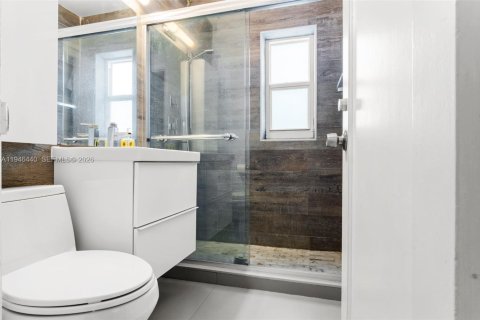 House in Miami, Florida 3 bedrooms, 153.94 sq.m. № 2003045 - photo 11