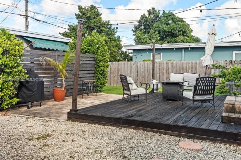 House in Miami, Florida 3 bedrooms, 153.94 sq.m. № 2003045 - photo 5