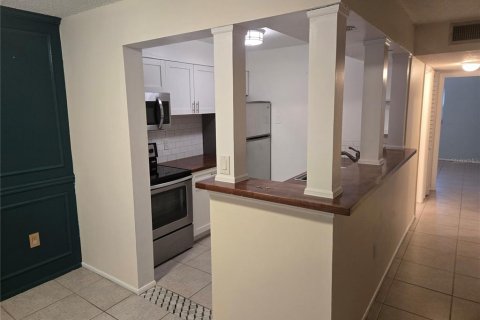 Condo in Saint Petersburg, Florida, 2 bedrooms  № 2167613 - photo 4