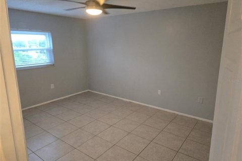 Condo in Saint Petersburg, Florida, 2 bedrooms  № 2167613 - photo 8