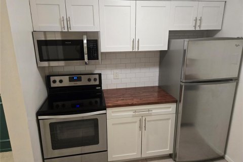 Condo in Saint Petersburg, Florida, 2 bedrooms  № 2167613 - photo 6