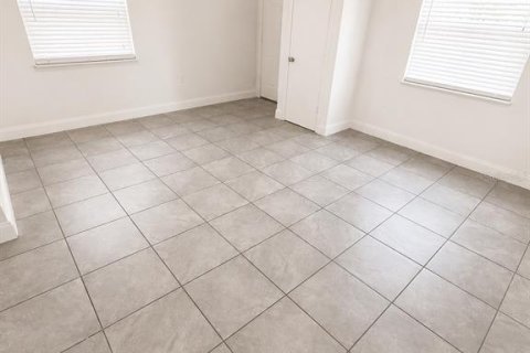 Apartamento en alquiler en Leesburg, Florida, 1 dormitorio, 58.44 m2 № 2221802 - foto 4