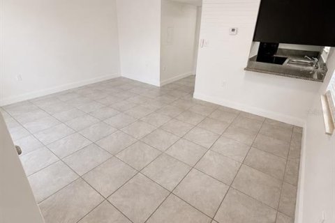 Apartamento en alquiler en Leesburg, Florida, 1 dormitorio, 58.44 m2 № 2221802 - foto 3