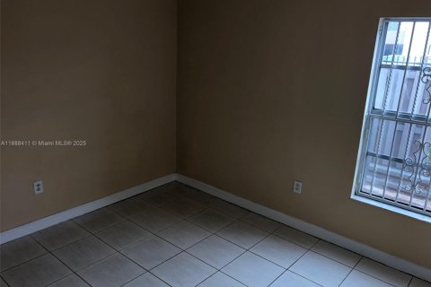 Condo in Hialeah, Florida, 2 bedrooms  № 1942300 - photo 7