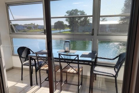 Condo in West Palm Beach, Florida, 1 bedroom  № 1700106 - photo 4