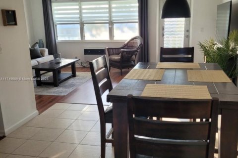 Condo in West Palm Beach, Florida, 1 bedroom  № 1700106 - photo 5