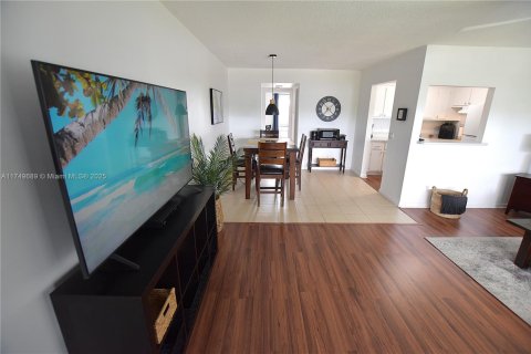Condo in West Palm Beach, Florida, 1 bedroom  № 1700106 - photo 3