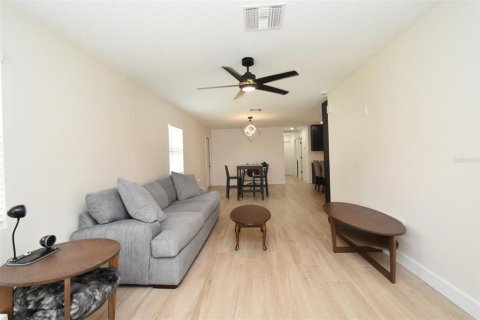 House in Orlando, Florida 3 bedrooms, 136.01 sq.m. № 1876300 - photo 4