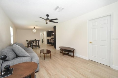 House in Orlando, Florida 3 bedrooms, 136.01 sq.m. № 1876300 - photo 3