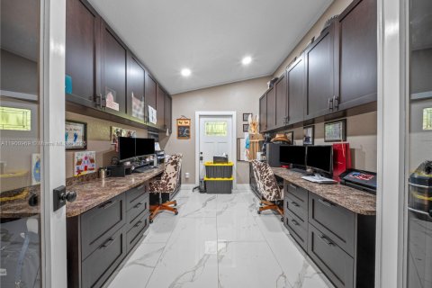 Casa en venta en Southwest Ranches, Florida, 3 dormitorios, 227.98 m2 № 1952214 - foto 12