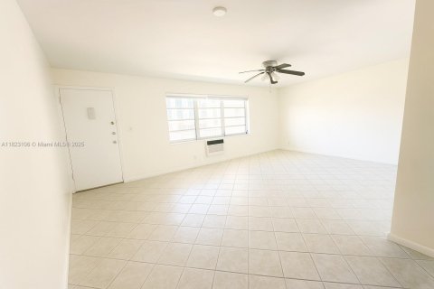 Copropriété à vendre à North Miami Beach, Floride: 1 chambre, 63.55 m2 № 1980067 - photo 4