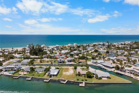 House in Englewood, Florida 2 bedrooms, 119.38 sq.m. № 2318690