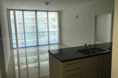 Condominio en alquiler en Miami, Florida, 2 dormitorios, 95.13 m2 № 2020565 - foto 3