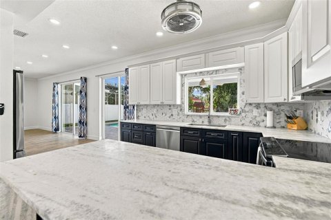 Villa ou maison à vendre à Oldsmar, Floride: 4 chambres, 207.17 m2 № 2425835 - photo 19