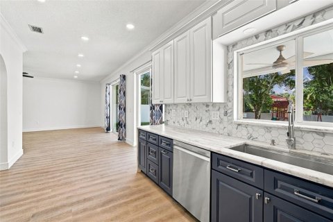 Villa ou maison à vendre à Oldsmar, Floride: 4 chambres, 207.17 m2 № 2425835 - photo 20