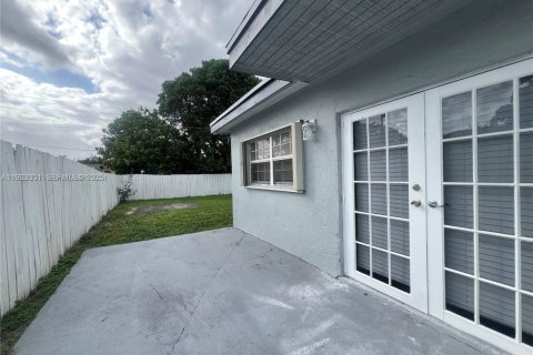 Снять в аренду кондоминиум в Майами-Гарденс, Флорида 1 спальня, 209.31м2, № 1983112 - фото 8