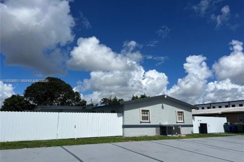 Снять в аренду кондоминиум в Майами-Гарденс, Флорида 1 спальня, 209.31м2, № 1983112 - фото 7