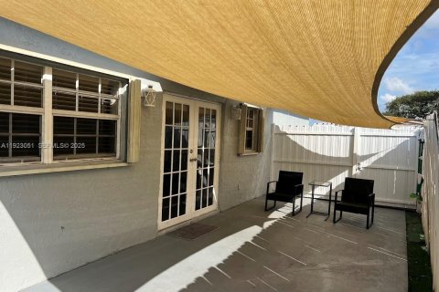 Снять в аренду кондоминиум в Майами-Гарденс, Флорида 1 спальня, 209.31м2, № 1983112 - фото 10