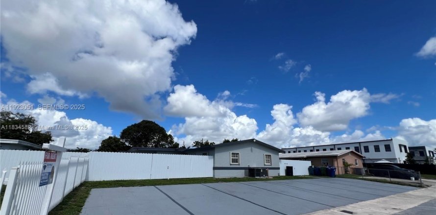 Кондоминиум с 1 спальней в Майами-Гарденс, Флорида № 1983112