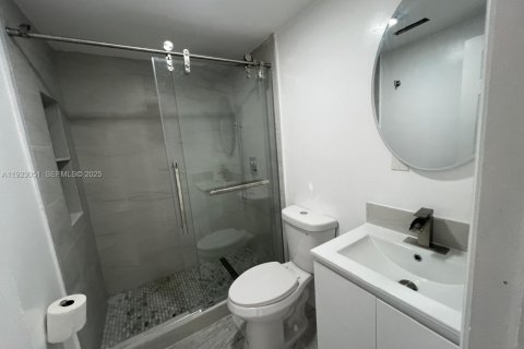 Снять в аренду кондоминиум в Майами-Гарденс, Флорида 1 спальня, 209.31м2, № 1983112 - фото 5