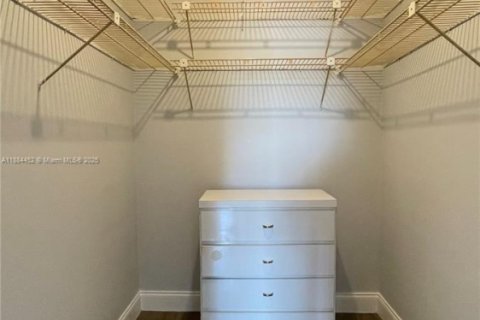 Condo in North Miami Beach, Florida, 1 bedroom  № 1930260 - photo 10