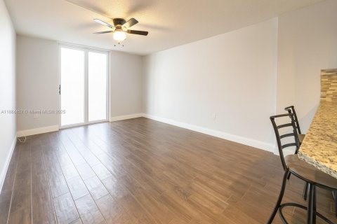 Condo in North Miami Beach, Florida, 1 bedroom  № 1930260 - photo 5
