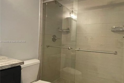 Condo in North Miami Beach, Florida, 1 bedroom  № 1930260 - photo 12