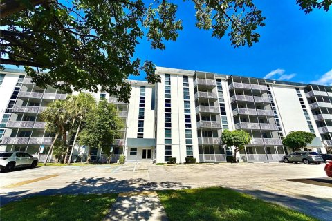 Купить кондоминиум в Норт-Майами-Бич, Флорида 1 спальня, 67.63м2, № 1930260 - фото 29