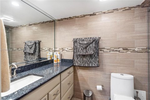 Купить кондоминиум в Санни-Айлс-Бич, Флорида 2 спальни, 170.01м2, № 1705879 - фото 16