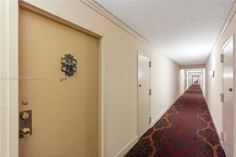 Купить кондоминиум в Санни-Айлс-Бич, Флорида 2 спальни, 170.01м2, № 1705879 - фото 7
