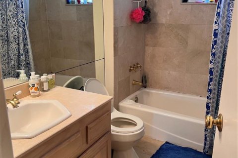 Condominio en alquiler en Coral Gables, Florida, 1 dormitorio, 75.07 m2 № 1920416 - foto 17