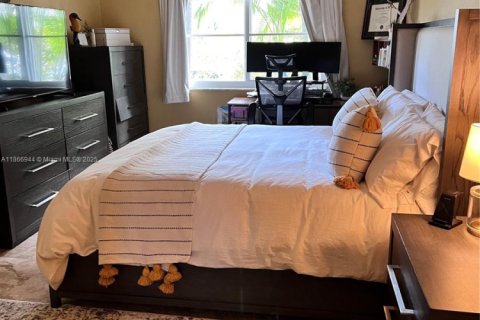 Condominio en alquiler en Coral Gables, Florida, 1 dormitorio, 75.07 m2 № 1920416 - foto 15