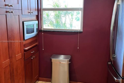 Condominio en alquiler en Coral Gables, Florida, 1 dormitorio, 75.07 m2 № 1920416 - foto 5