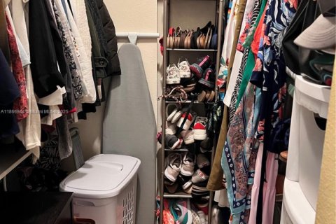 Condominio en alquiler en Coral Gables, Florida, 1 dormitorio, 75.07 m2 № 1920416 - foto 14