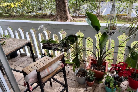 Condominio en alquiler en Coral Gables, Florida, 1 dormitorio, 75.07 m2 № 1920416 - foto 10