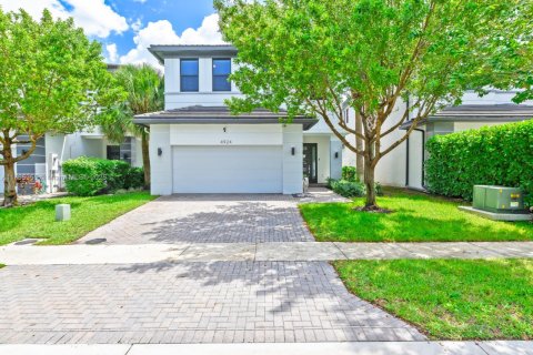 Casa en venta en Dania Beach, Florida, 3 dormitorios, 203.18 m2 № 1893482 - foto 1