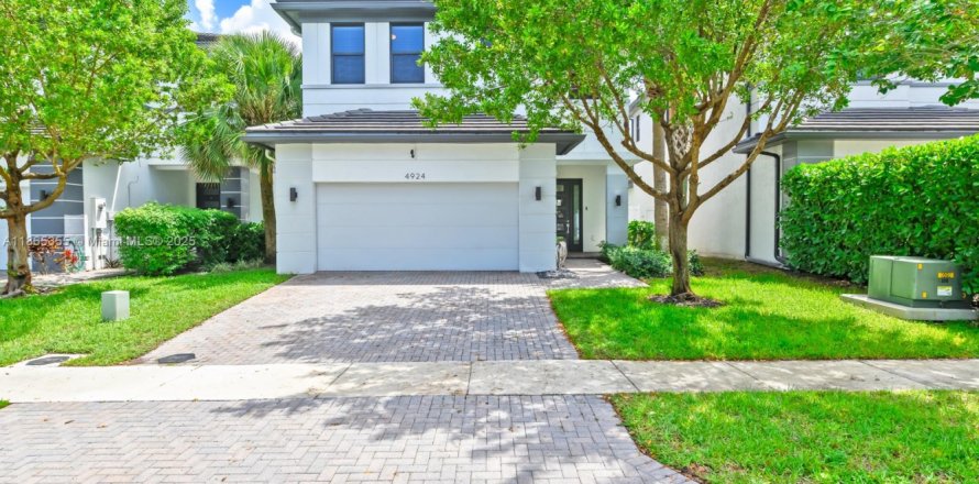 Casa en Dania Beach, Florida 3 dormitorios, 203.18 m2 № 1893482