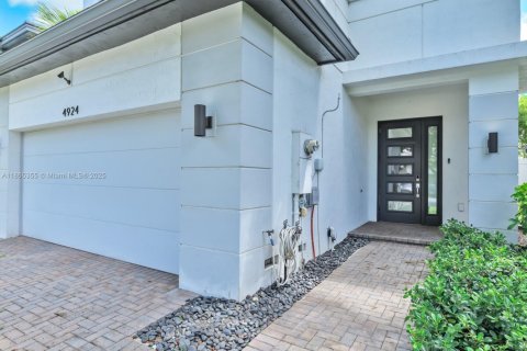 Casa en venta en Dania Beach, Florida, 3 dormitorios, 203.18 m2 № 1893482 - foto 2
