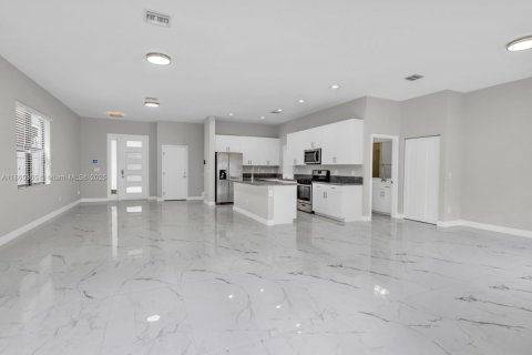 Casa en venta en Dania Beach, Florida, 3 dormitorios, 203.18 m2 № 1893482 - foto 14