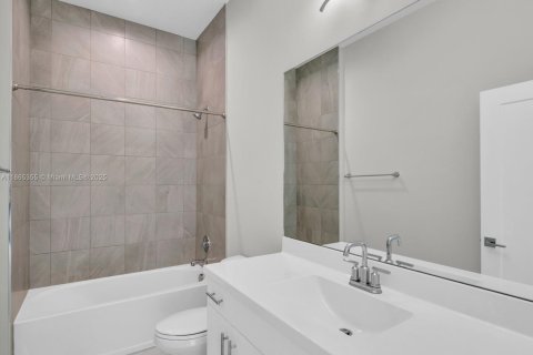 Casa en venta en Dania Beach, Florida, 3 dormitorios, 203.18 m2 № 1893482 - foto 5