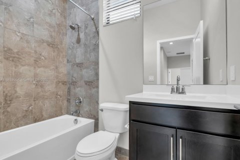 Casa en venta en Dania Beach, Florida, 3 dormitorios, 203.18 m2 № 1893482 - foto 12