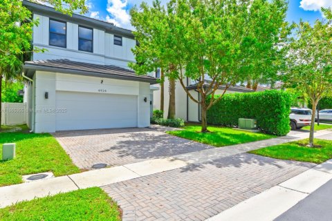 Casa en venta en Dania Beach, Florida, 3 dormitorios, 203.18 m2 № 1893482 - foto 23